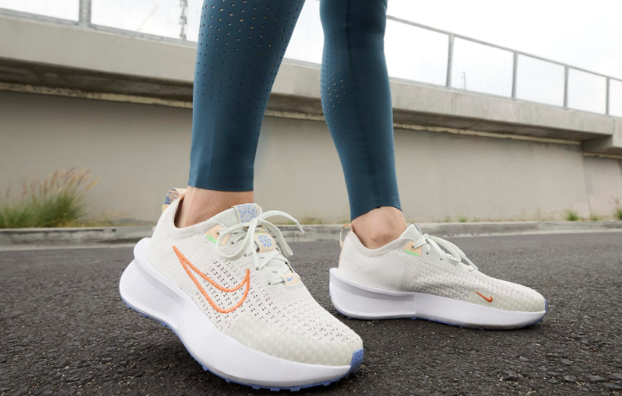 Sportliche weiße Laufschuhe für Damen von modora.ch