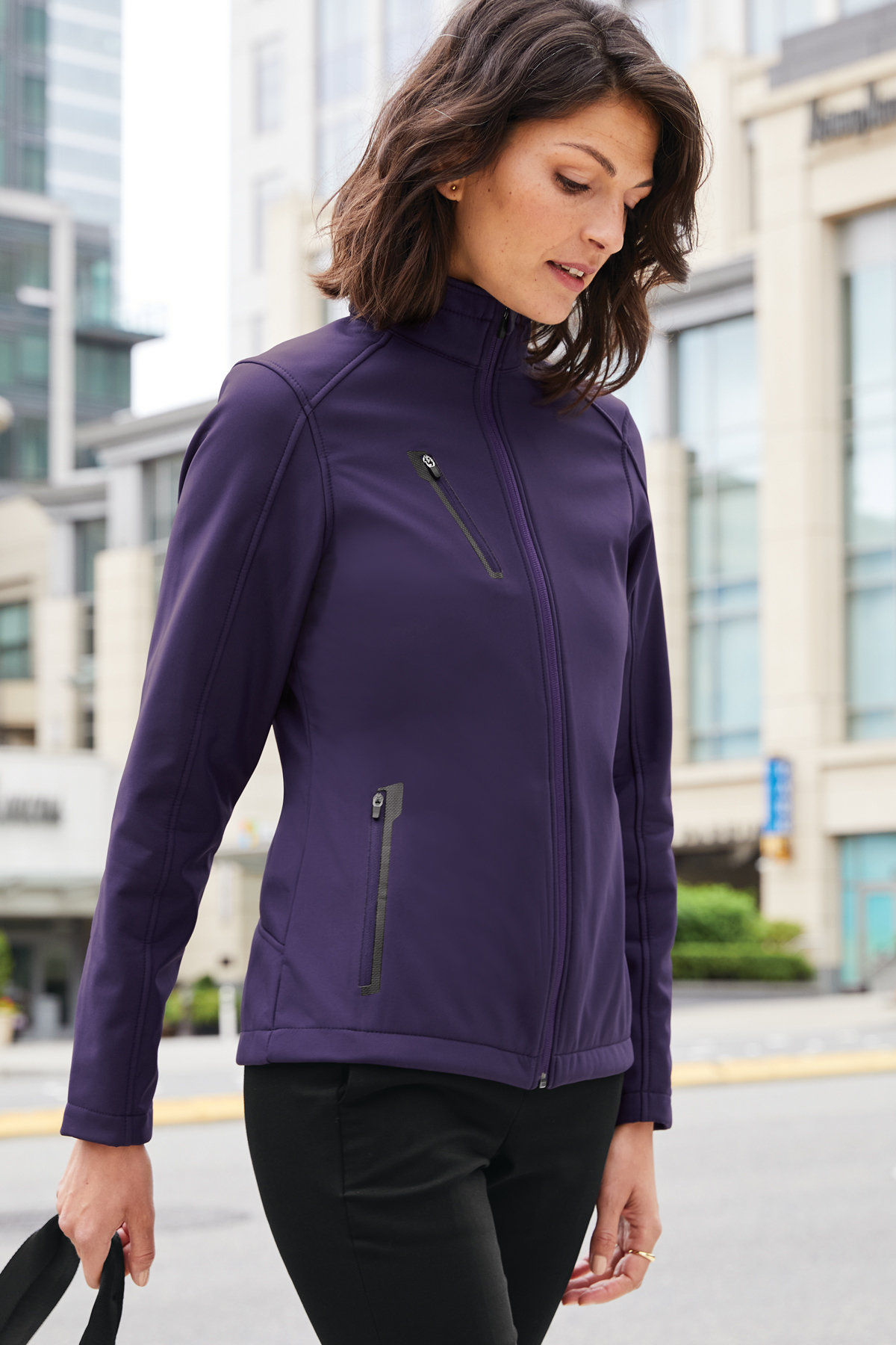 Funktionale Damen-Softshelljacke für Spaziergänge und Reisen
