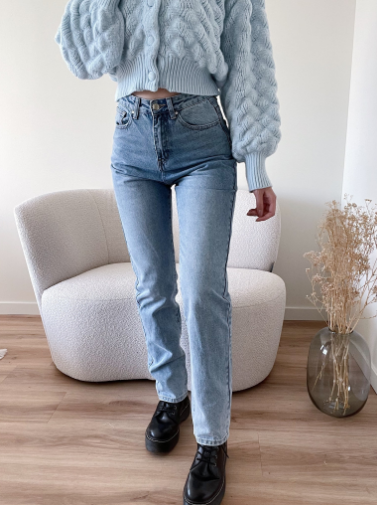 Damenjeans mit geradem Bein von modora.ch Damenjeans mit geradem Bein von modora.ch